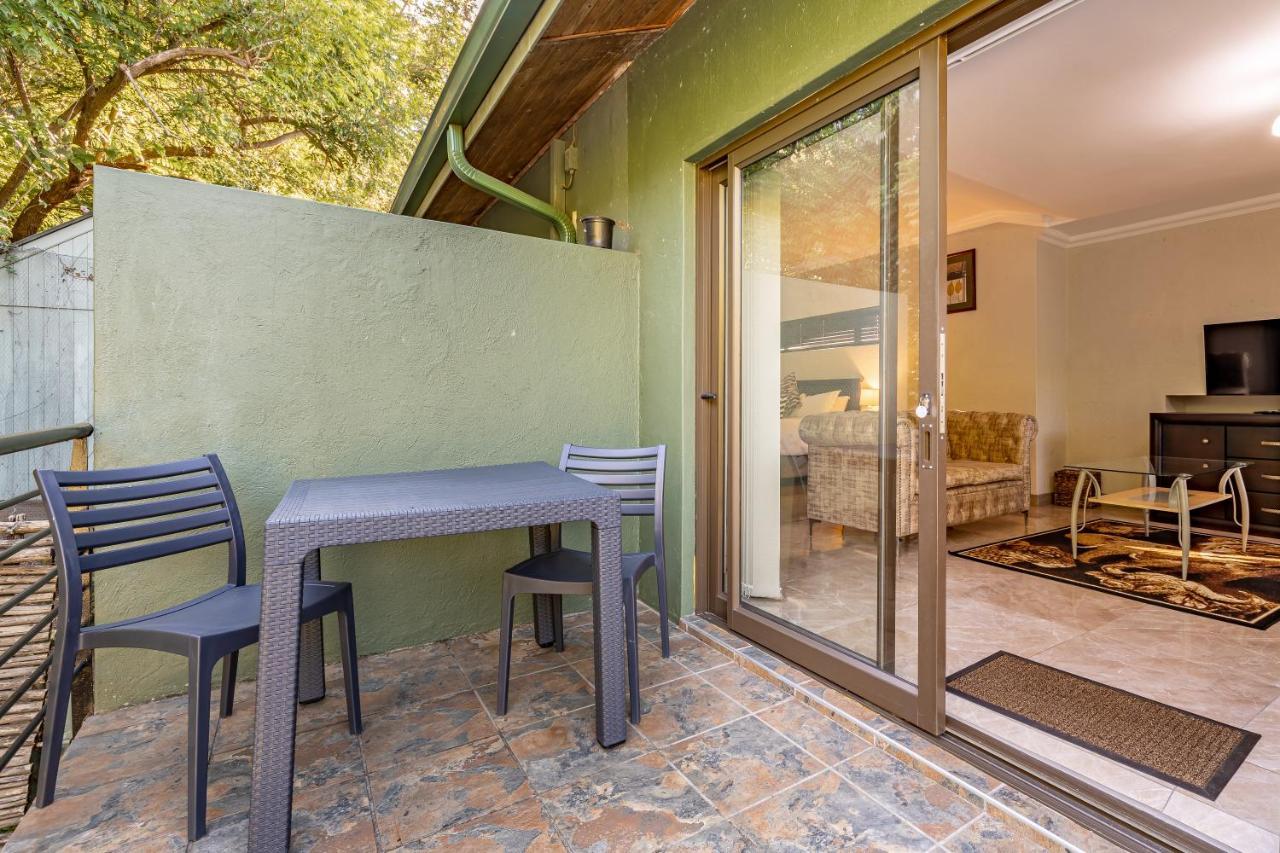 Joern'S Gaestehaus Mbombela ภายนอก รูปภาพ