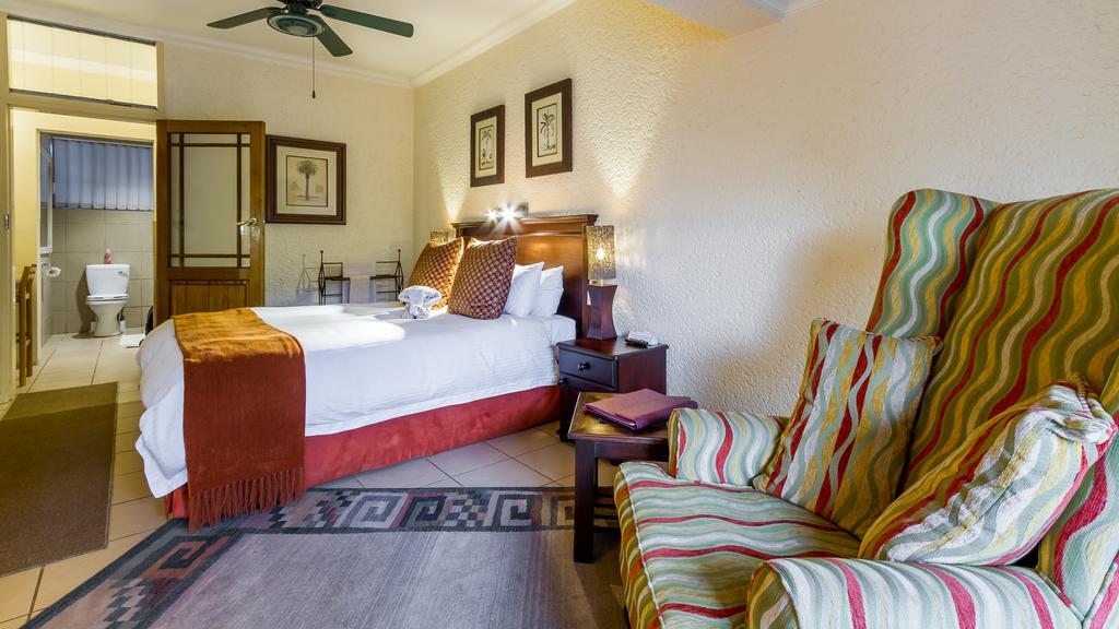 Joern'S Gaestehaus Mbombela ภายนอก รูปภาพ