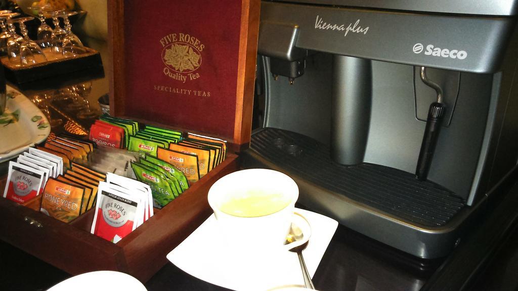 Joern'S Gaestehaus Mbombela ภายนอก รูปภาพ